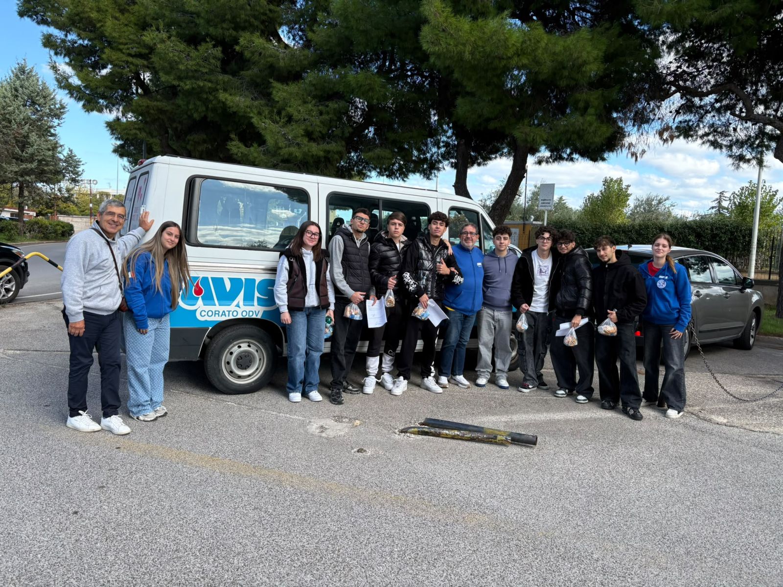 DONAZIONE CON GLI STUDENTI_"A.M. TANNOIA"