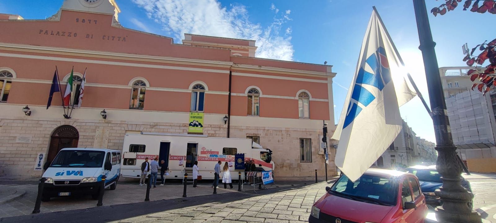 DONAZIONE STRAORDINARIA CON ROTARY CLUB CORATO